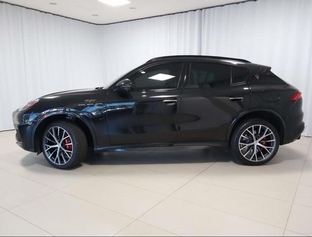 Photo of 2023 Nero Tempesta Metallic Maserati Grecale