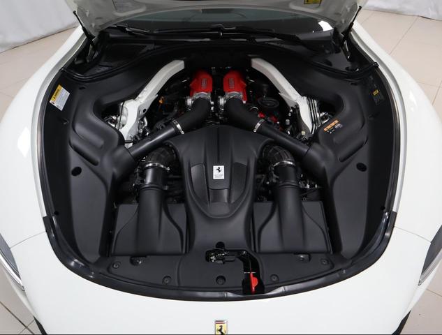 Photo of 2024 White Ferrari Roma Spider