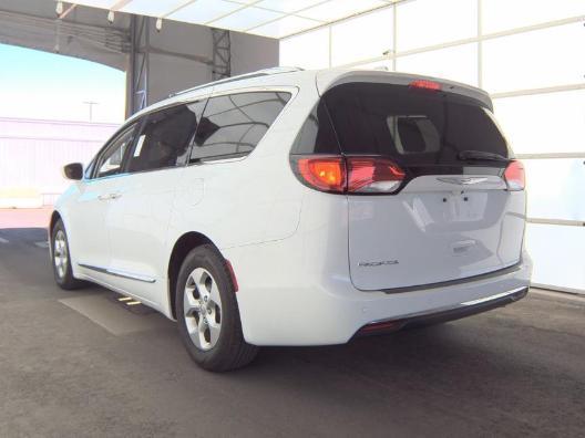 Photo of 2017 Bright White Clearcoat Chrysler Pacifica