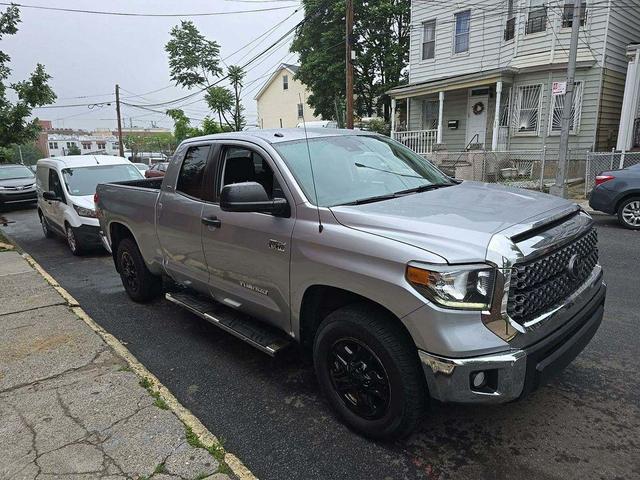 Photo of 2018 Silver Toyota Tundra