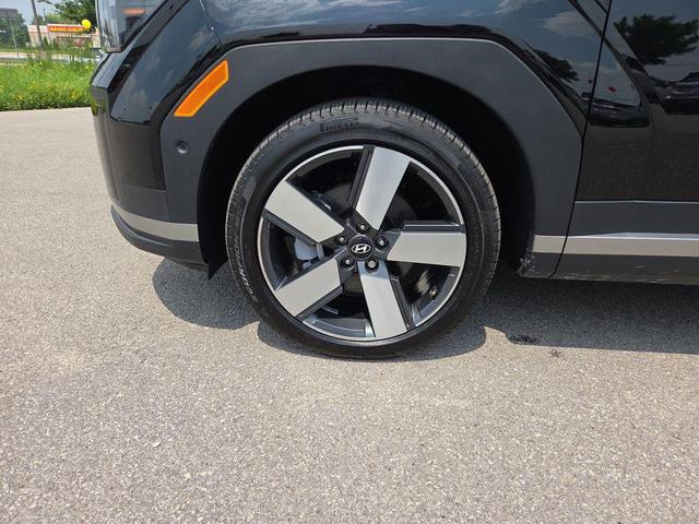 Photo of 2024 Phantom Black Hyundai SANTA FE
