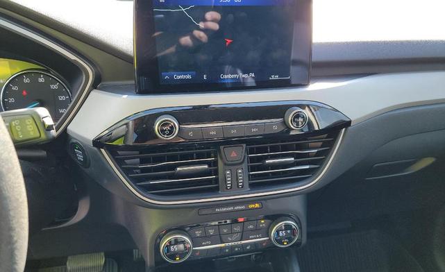 Photo of 2021 Silver Metallic Ford Escape