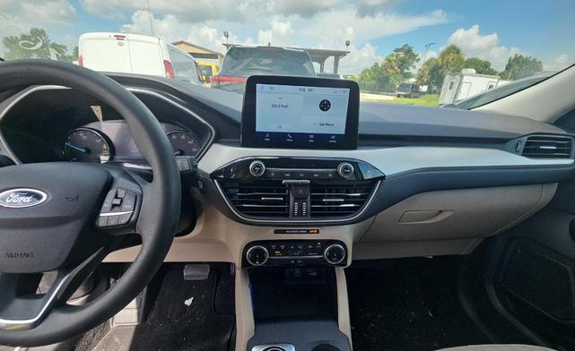 Photo of 2022 OXFORD WHITE Ford Escape