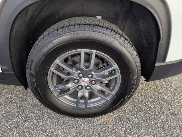Photo of 2025 Summit White GMC Acadia