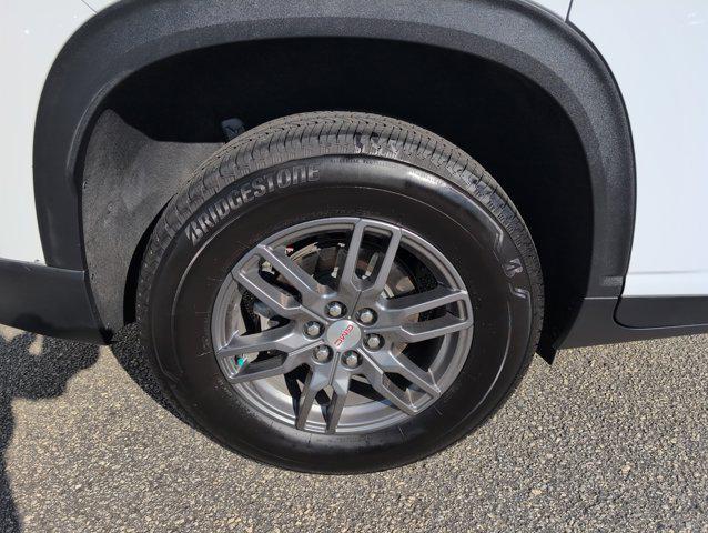 Photo of 2025 Summit White GMC Acadia