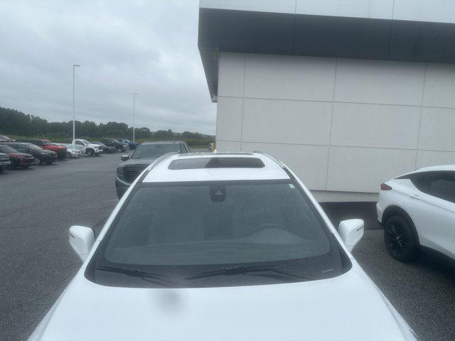 Photo of 2024 Summit White Buick Enclave
