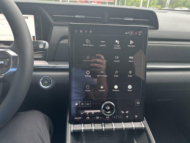 Photo of 2025 Summit White GMC Terrain