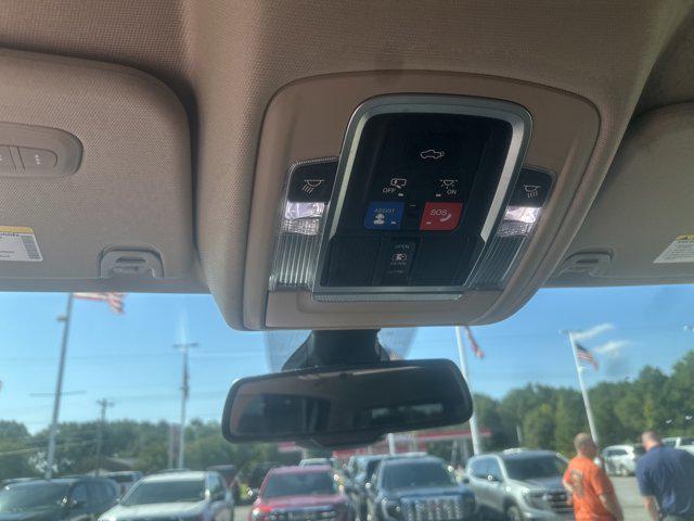 Photo of 2020 Diamond Black Crystal Pearlcoat RAM 1500