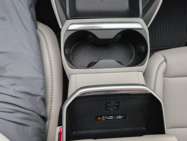 Photo of 2026 Glacier White Tricoat GMC Terrain