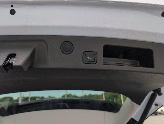 Photo of 2026 Glacier White Tricoat GMC Terrain