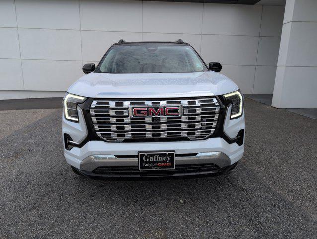 Photo of 2026 Glacier White Tricoat GMC Terrain