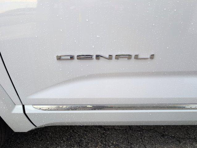 Photo of 2026 Glacier White Tricoat GMC Terrain