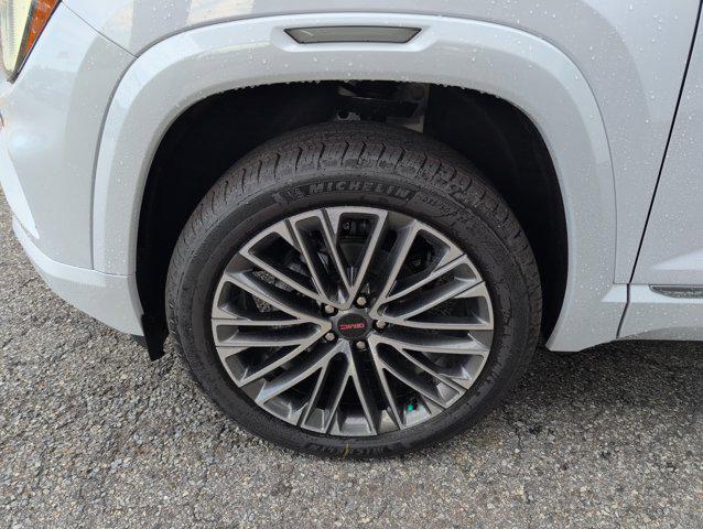 Photo of 2026 Glacier White Tricoat GMC Terrain