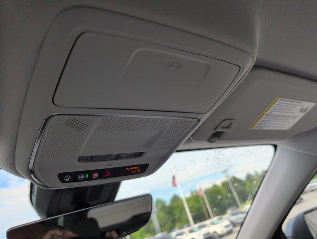 Photo of 2026 Glacier White Tricoat GMC Terrain