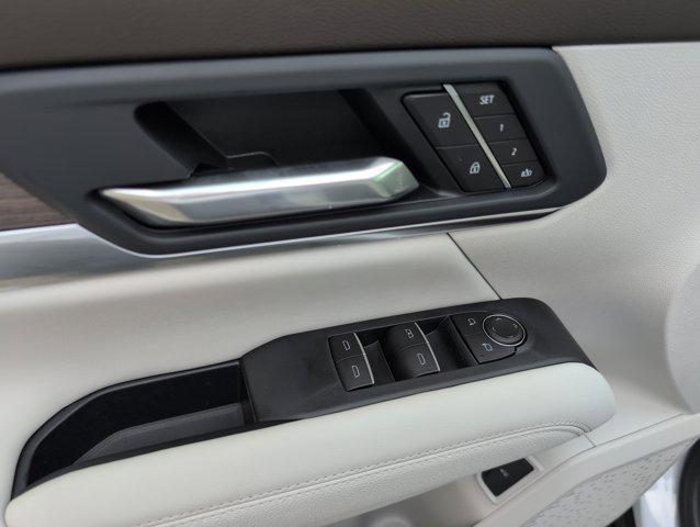 Photo of 2026 Glacier White Tricoat GMC Terrain