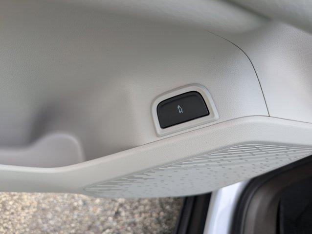Photo of 2026 Glacier White Tricoat GMC Terrain