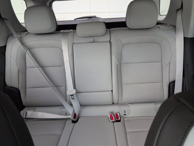 Photo of 2026 Glacier White Tricoat GMC Terrain