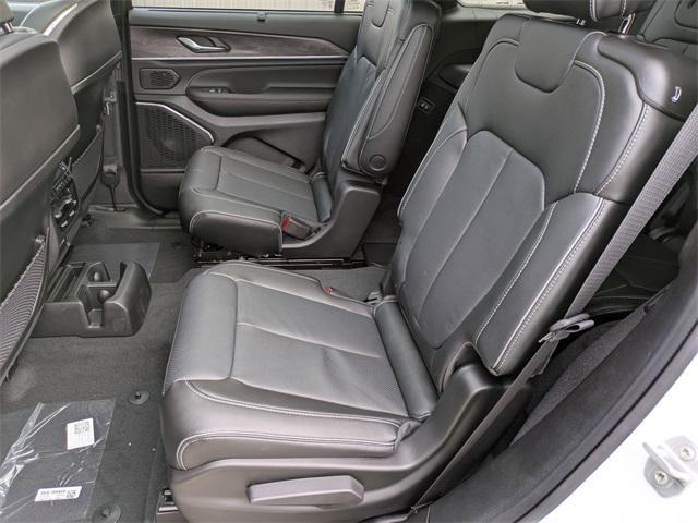 Photo of 2025 Bright White Clearcoat Jeep Grand Cherokee L