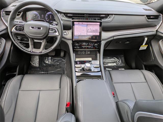 Photo of 2025 Bright White Clearcoat Jeep Grand Cherokee L
