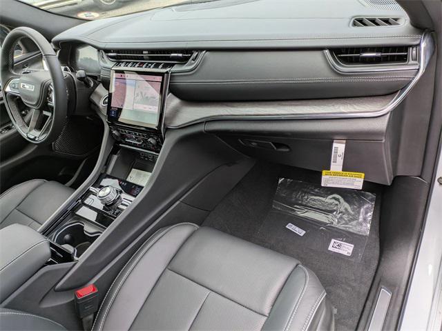 Photo of 2025 Bright White Clearcoat Jeep Grand Cherokee L