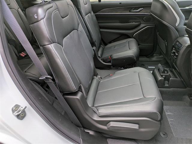 Photo of 2025 Bright White Clearcoat Jeep Grand Cherokee L
