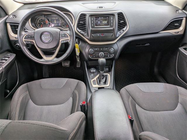 Photo of 2016 Deep Cherry Red Crystal Pearlcoat Jeep Cherokee