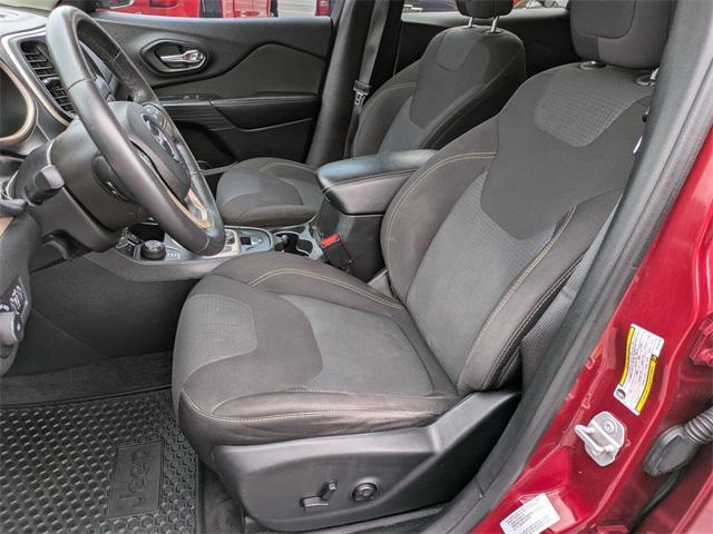 Photo of 2016 Deep Cherry Red Crystal Pearlcoat Jeep Cherokee