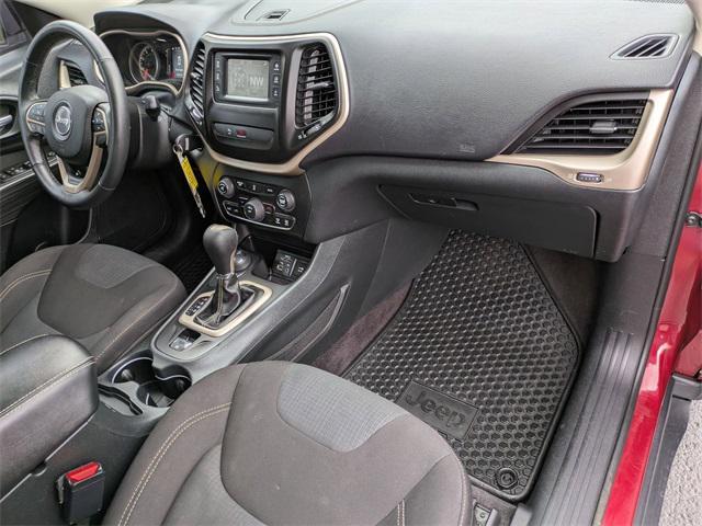 Photo of 2016 Deep Cherry Red Crystal Pearlcoat Jeep Cherokee