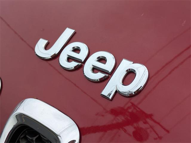 Photo of 2016 Deep Cherry Red Crystal Pearlcoat Jeep Cherokee