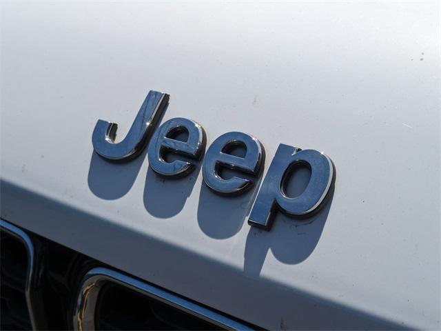 Photo of 2021 Bright White Clearcoat Jeep Grand Cherokee L