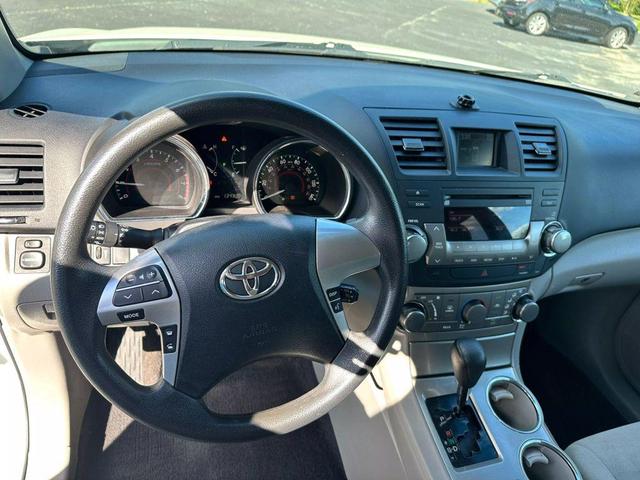 Photo of 2012 Blizzard Pearl Toyota Highlander