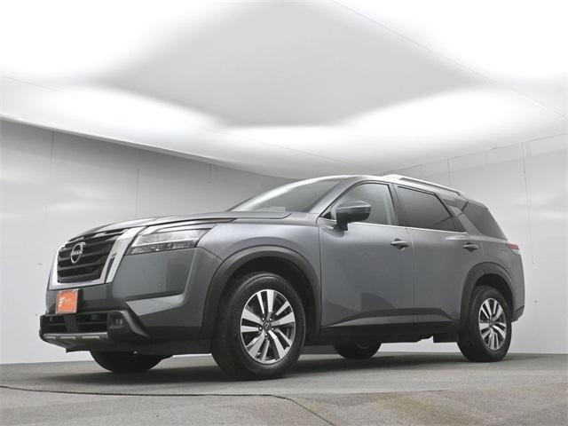 Photo of 2022 Gun Metallic Nissan Pathfinder