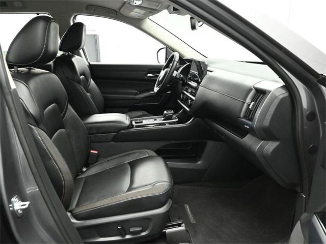 Photo of 2022 Gun Metallic Nissan Pathfinder