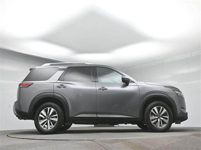 Photo of 2022 Gun Metallic Nissan Pathfinder