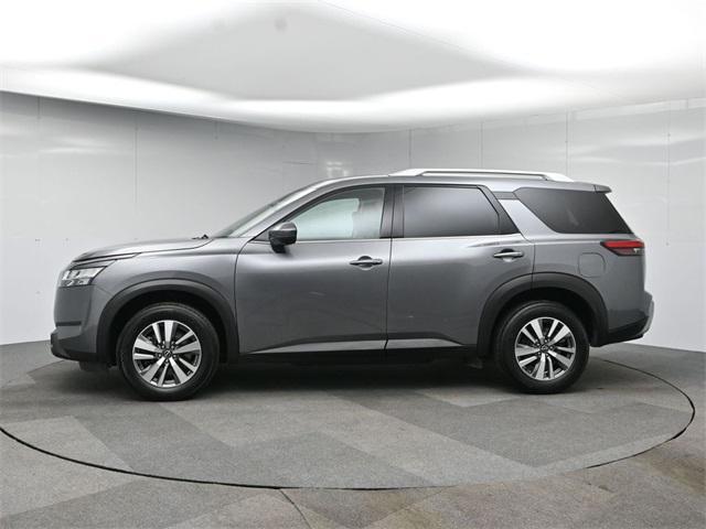 Photo of 2022 Gun Metallic Nissan Pathfinder
