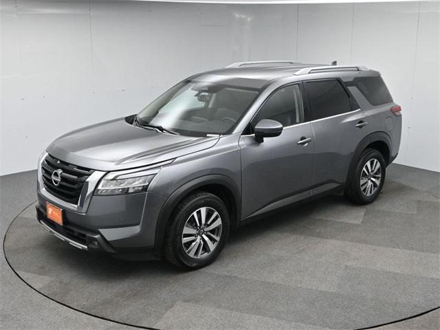 Photo of 2022 Gun Metallic Nissan Pathfinder