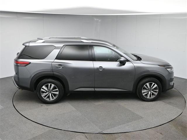 Photo of 2022 Gun Metallic Nissan Pathfinder