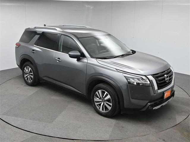 Photo of 2022 Gun Metallic Nissan Pathfinder