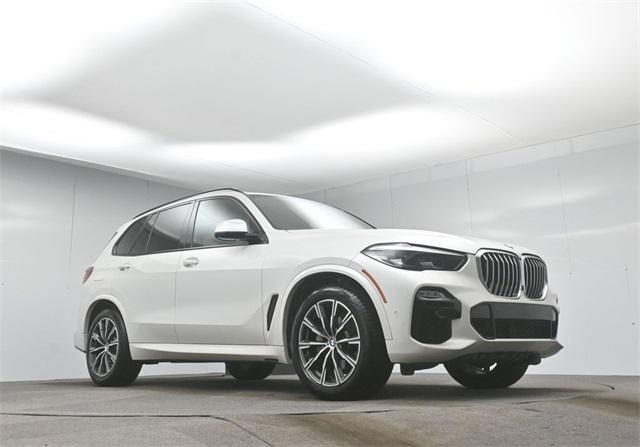Photo of 2019 Mineral White Metallic BMW X5