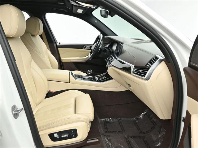 Photo of 2019 Mineral White Metallic BMW X5