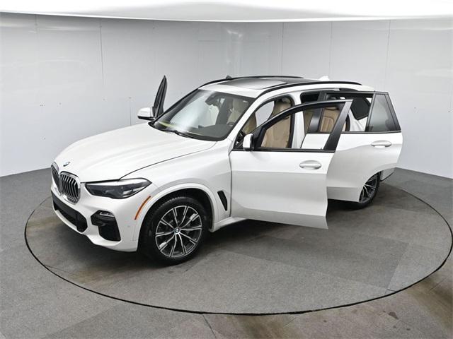 Photo of 2019 Mineral White Metallic BMW X5