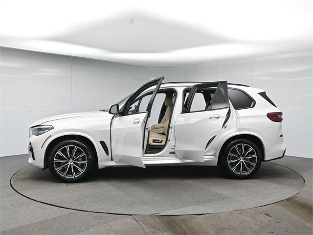 Photo of 2019 Mineral White Metallic BMW X5