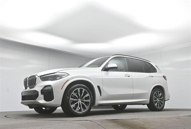 Photo of 2019 Mineral White Metallic BMW X5