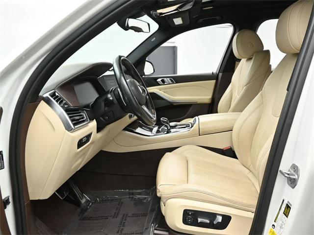 Photo of 2019 Mineral White Metallic BMW X5