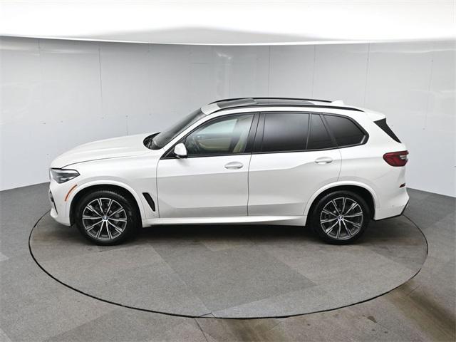 Photo of 2019 Mineral White Metallic BMW X5
