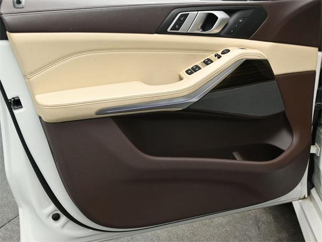 Photo of 2019 Mineral White Metallic BMW X5