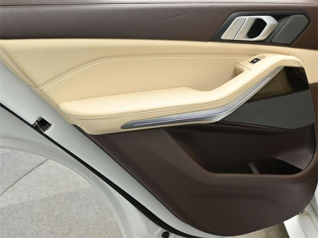 Photo of 2019 Mineral White Metallic BMW X5