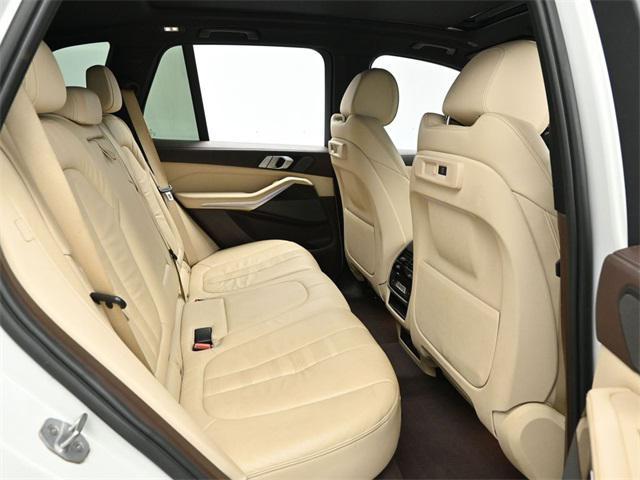 Photo of 2019 Mineral White Metallic BMW X5