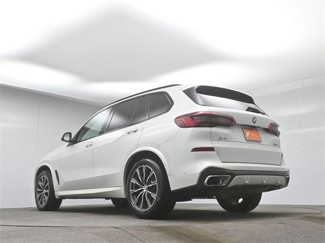 Photo of 2019 Mineral White Metallic BMW X5