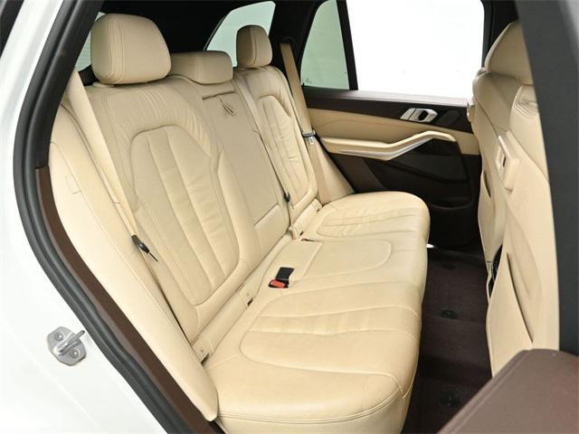 Photo of 2019 Mineral White Metallic BMW X5